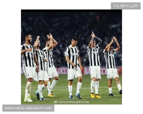 尤文后场长传直达禁区打出反击